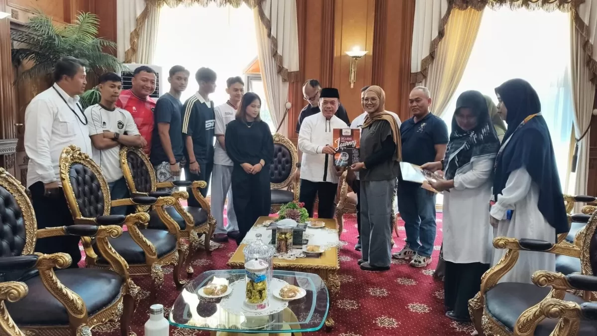 Tunaikan Janji, Gubernur Jambi Al Haris Umrohkan Orang Tua Atlet Peraih Emas PON Aceh–Sumut