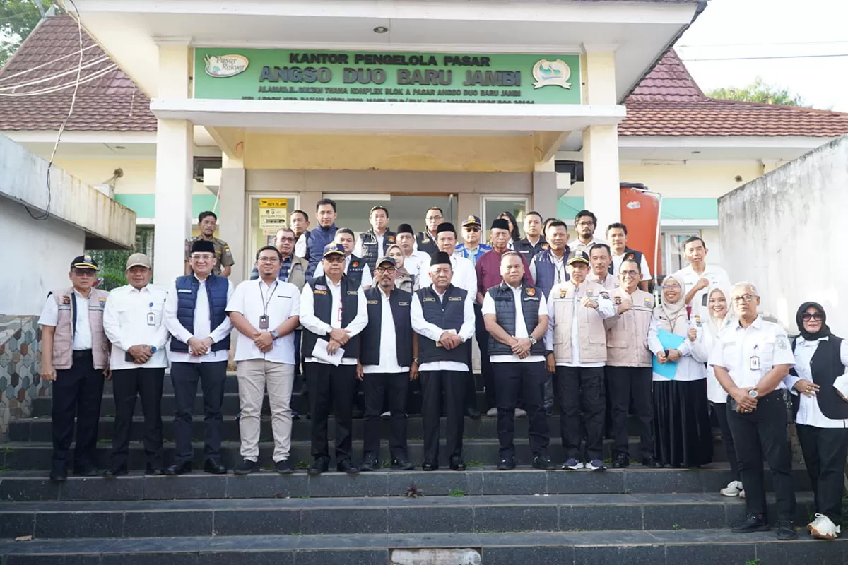 Sidak Pasar Angso Duo Jambi Jelang Lebaran Harga Pangan Stabil Ini Temuan Wagub Sani