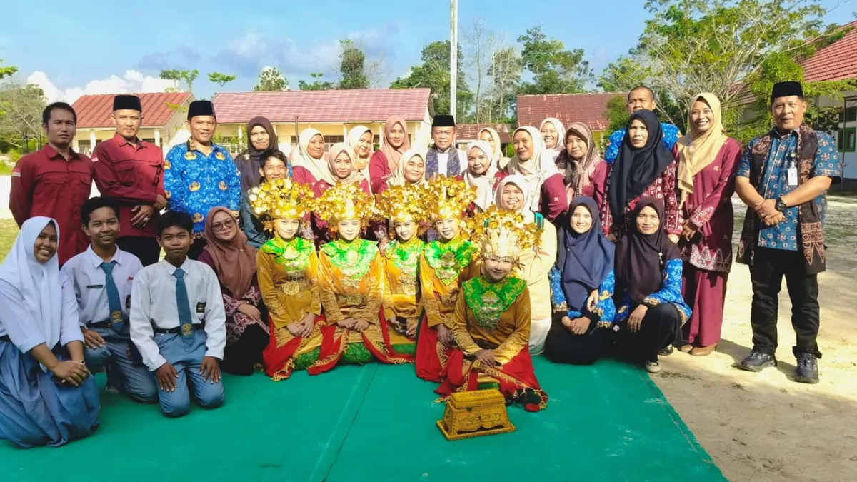Kunjungi SMKN 7 Tanjab Barat, Gubernur Jambi Al Haris Tekankan Pentingnya Pendidikan Berkarakter